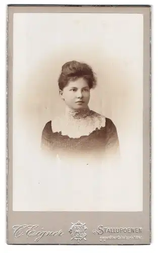 Fotografie C. Eigner, Stallupoenen, Portrait junge Dame mit hochgestecktem Haar