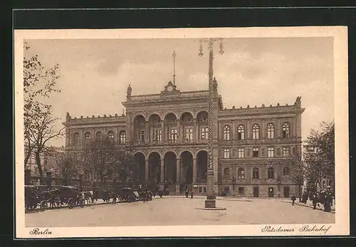 AK Berlin, Potsdamer Bahnhof mit Kutschen