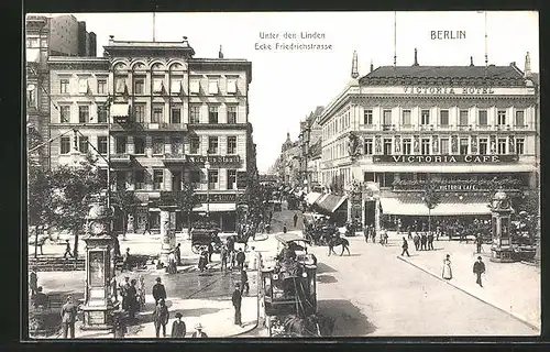 AK Berlin, Victoria Café und Geschäfte Unter den Linden Ecke Friedrichstrasse