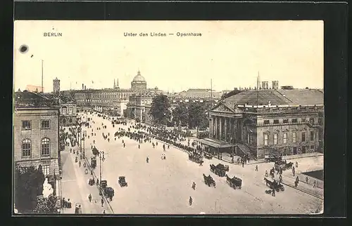 AK Berlin, Unter den Linden, aufziehende Wache passiert das Operhaus