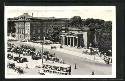 AK Berlin, Ablösung der Wache am Ehrenmal