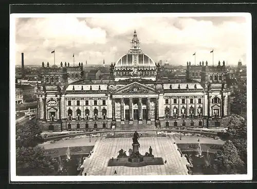 Foto-AK Berlin-Tiergarten, Bismarckdenkmal vor dem deutschen Reichstag