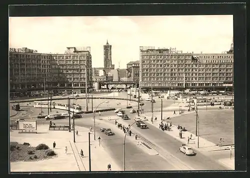 AK Berlin, Alexanderplatz, Strassenbahn und Litfasssäule auf dem Platz