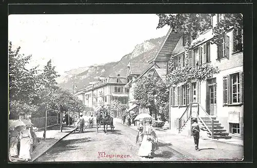 AK Meiringen, Strassenpartie mit Passanten