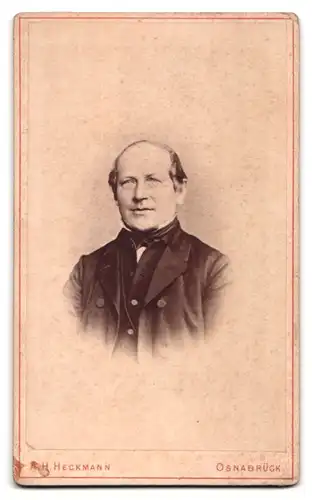 Fotografie A. H. Heckmann, Osnabrück, Johannes-Str. 68, Plattenkamera mit Farbpalette