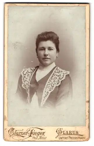 Fotografie Glarner-Fieger, Glarus, Untere Pressistrasse, attraktive Dame im Portrait