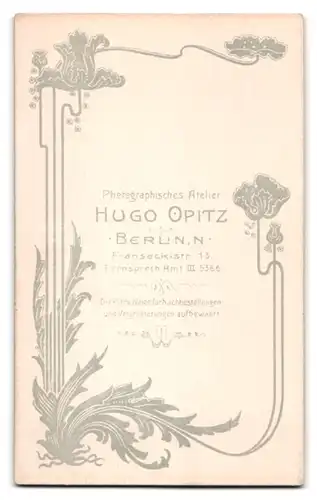 Fotografie Hugo Opitz, Berlin-N., Franseckistrasse 13, Portrait modisch gekleideter Herr mit Schnauzbart