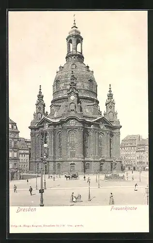 AK Dresden, Passanten und Kutsche vor der Frauenkirche