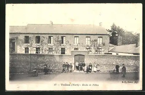 AK Trelon, Ecole de Filles, Kinder vor dem Tor der Schule