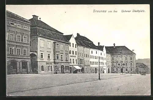 AK Braunau am Inn, Unterer Stadtplatz mit Geschäften