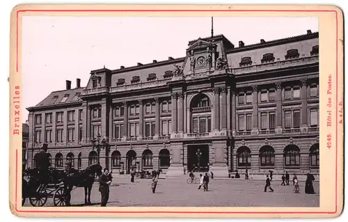 Fotografie Römmler & Joans, Dresden, Ansicht Bruxelles, Partie am Hotel des Postes mit Passanten