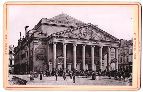 Fotografie Römmler & Jonas, Dresden, Ansicht Bruxelles, wartende Kutschen am Theatre Royal