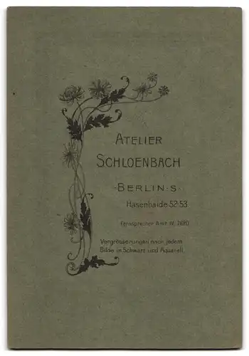 Fotografie Atelier Schloenbach, Berlin, Hasenheide 52-53, junge Frau im taillierten Kleid