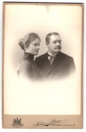 Fotografie Julius Stoess, Stuttgart, Sophienstrasse 36, Portrait junges Paar in eleganter Kleidung