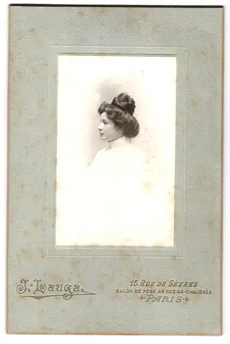 Fotografie J. Lauga, Paris, 15, Rue de Sévres, Portrait junge Dame mit Hochsteckfrisur