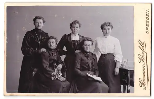 Fotografie Hermann Herzfeld, Dresden, Altmarkt, Damenrunde im feinen Zwirn