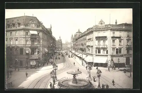 AK Frankfurt a. M., Die obere Kaiserstrasse mit Geschäften und Brunnen