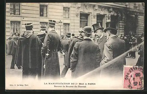 AK Paris, La Manifestation du Ier Mai, Devant la Bourse du Travail, Arbeiterbewegung