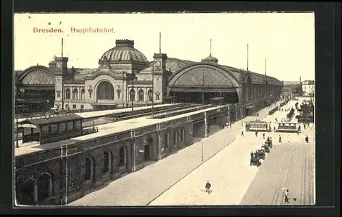 AK Dresden, Hauptbahnhof mit Kutschen
