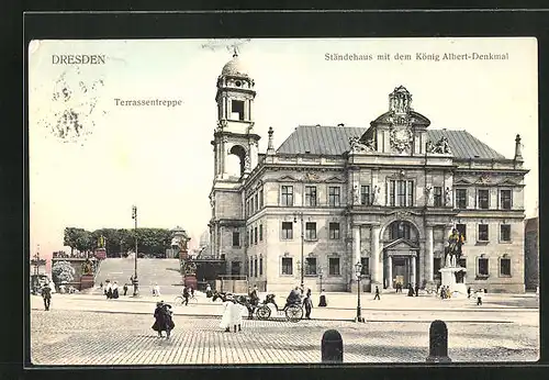 AK Dresden, Ständehaus mit dem König Albert Denkmal, Terassentreppe