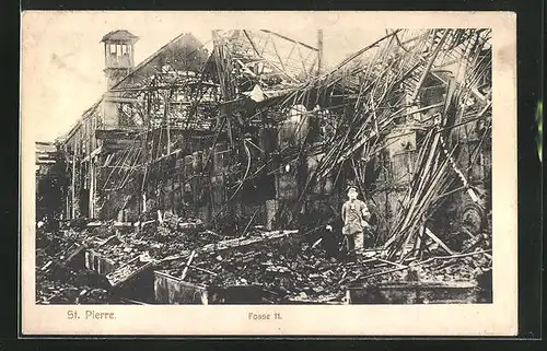 AK St. Pierre, Fosse 11, Sanitäter in einer Gebäuderuine