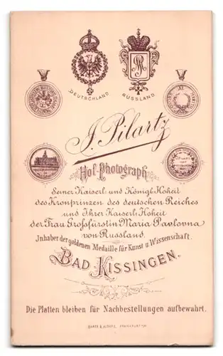 Fotografie J. Pilartz, Bad-Kissingen, Portrait junge Dame in hübscher Kleidung