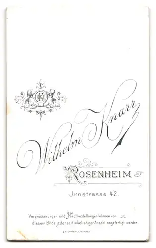 Fotografie Wilh. Knarr, Rosenheim, Innstrasse 42, Portrait kleines Mädchen im Kleid mit Ball