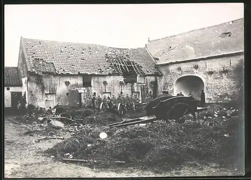 Fotografie 1.WK, Königl. Bayrische 1.Feldartillerie-Regiment Prinz Luitpold, Artilleristen mit Geschütz