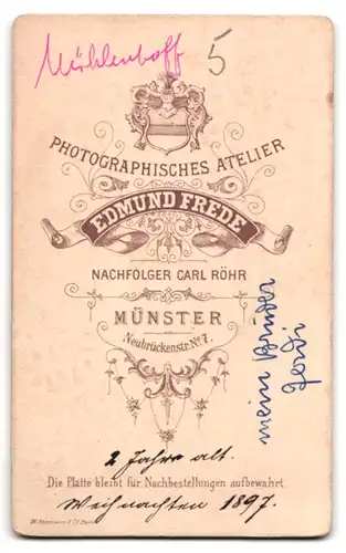 Fotografie Edmund Frede, Münster, Neubrückenstrasse 7, Portrait modisch gekleidetes Mädchen mit Stock