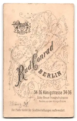 Fotografie Rud. Conrad, Berlin, Königstrasse 34-36, Portrait junge Dame mit zurückgebundenem Haar