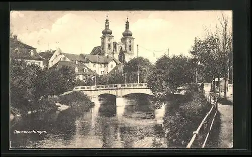 AK Donaueschingen, Flusspartie mit Kirche