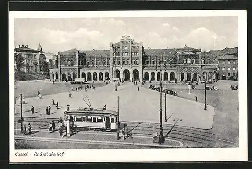 AK Kassel, Strassenbahn und Pasanten vor dem Hauptbahnhof