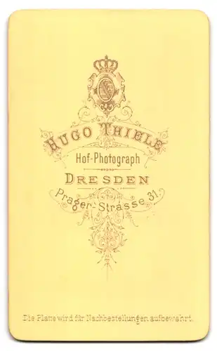 Fotografie Hugo Thiele, Dresden, Pragerstr. 31, Portrait bildschönes Fräulein mit Flechtzopf und eleganter Haarspange