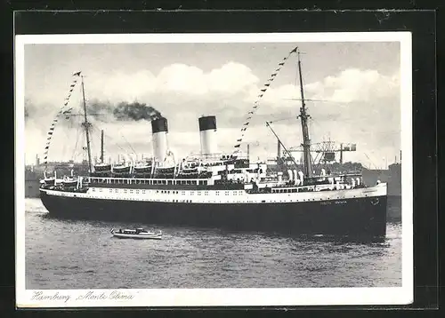 AK Passagierschiff Monte Olivia in Hafennähe
