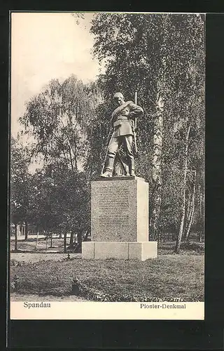 AK Berlin-Spandau, am Pionier-Denkmal