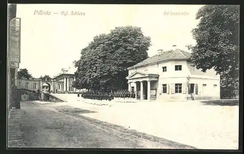 AK Dresden-Pillnitz, Schlosswache vor dem Kgl. Schloss