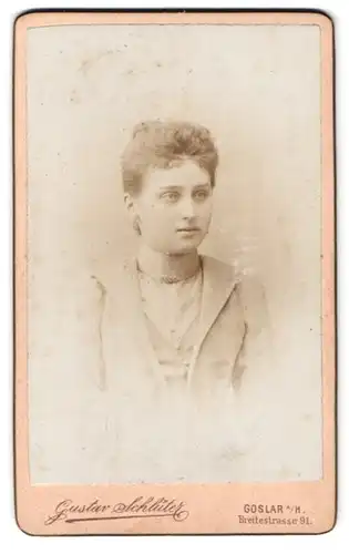 Fotografie Gustav Schlüter, Goslar a. H., Breitestr. 91, Portrait bildschönes Fräulein in eleganter Bluse