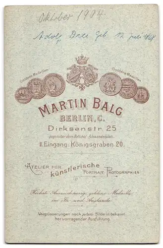 Fotografie Martin Balg, Berlin, Dirksenstrasse 25, Herr mit Schnauzbart und Mittelscheitel