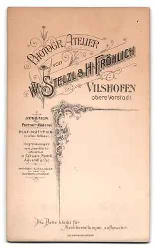 Fotografie W. Stelzl & H. Fröhlich, Vilshofen, Portrait süsses kleines Mädchen im niedlichen Pelzmantel mit Mütze