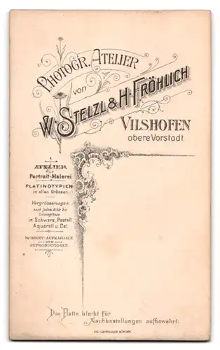 Fotografie W. Stelzl & H. Fröhlich, Vilshofen, Portrait süsses kleines Mädchen im niedlichen Pelzmantel mit Mütze