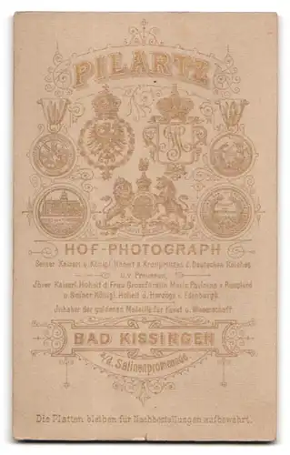 Fotografie Atelier Pilartz, Bad Kissingen, Portrait brünettes hübsches Fräulein mit langem Flechtzopf