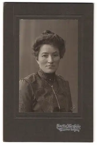 Fotografie Martin Herzfeld, Dresden, Pragerstrasse 7, Portrait bürgerliche Dame mit hochgestecktem Haar