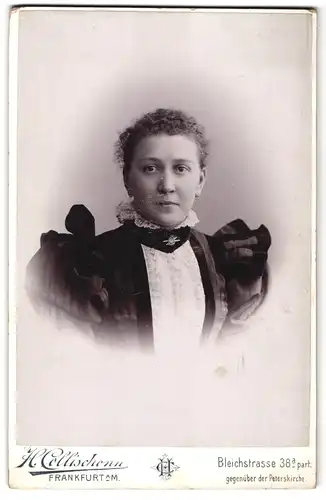 Fotografie H. Collischonn, Frankfurt a. M., Bleichstrasse 28 a, Portrait junge Dame mit zurückgebundenem Haar