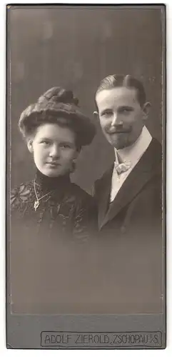 Fotografie Adolf Zierold, Zschopau i. S., junges Paar mit modischen Frisuren