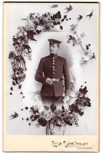 Fotografie Erich Scheithauer, Zwickau i /S., Plauensche Strasse 24, Soldat in Uniform mit Schirmmütze