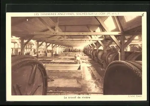 AK Seiches-Sur-Le-Loir, Les Tanneries Angevines, Le travail de riviere, Gerberei