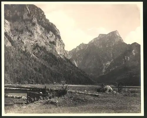 Fotografie Kilophot. Wien, Ansicht Leopoldsteinersee, Seepartie mit Bergen, Fotografenstempel, Grossformat 25 x 20cm