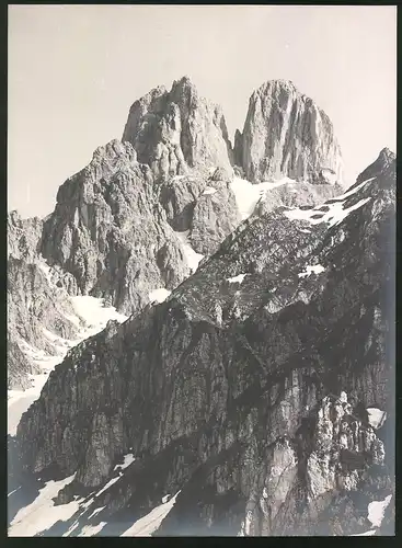 Fotografie Würthle & Sohn, Wien, Ansicht Filzmoos, Partie an der Bischofsmütze mit Schnee, Fotografenstempel, 19 x 26cm