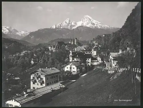 Fotografie Würthle & Sohn, Salzburg, Ansicht Berchtesgaden, Ortspartie mit Blick zur Kirche, Fotografenstempel
