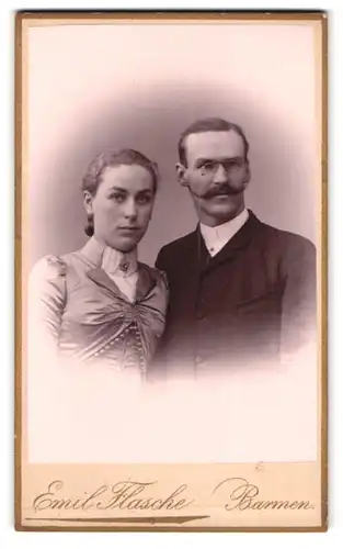 Fotografie Emil Flasche, Barmen, Heckinghauser-Strasse 25, Portrait junges Paar in eleganter Kleidung